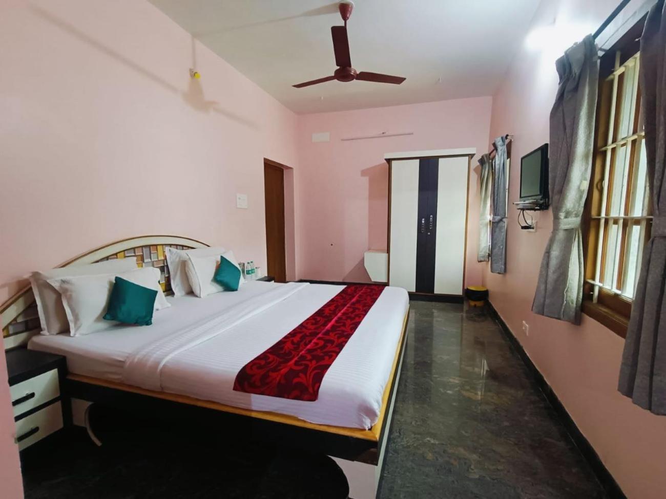 Royal Garden Yercaud Hotell Exteriör bild