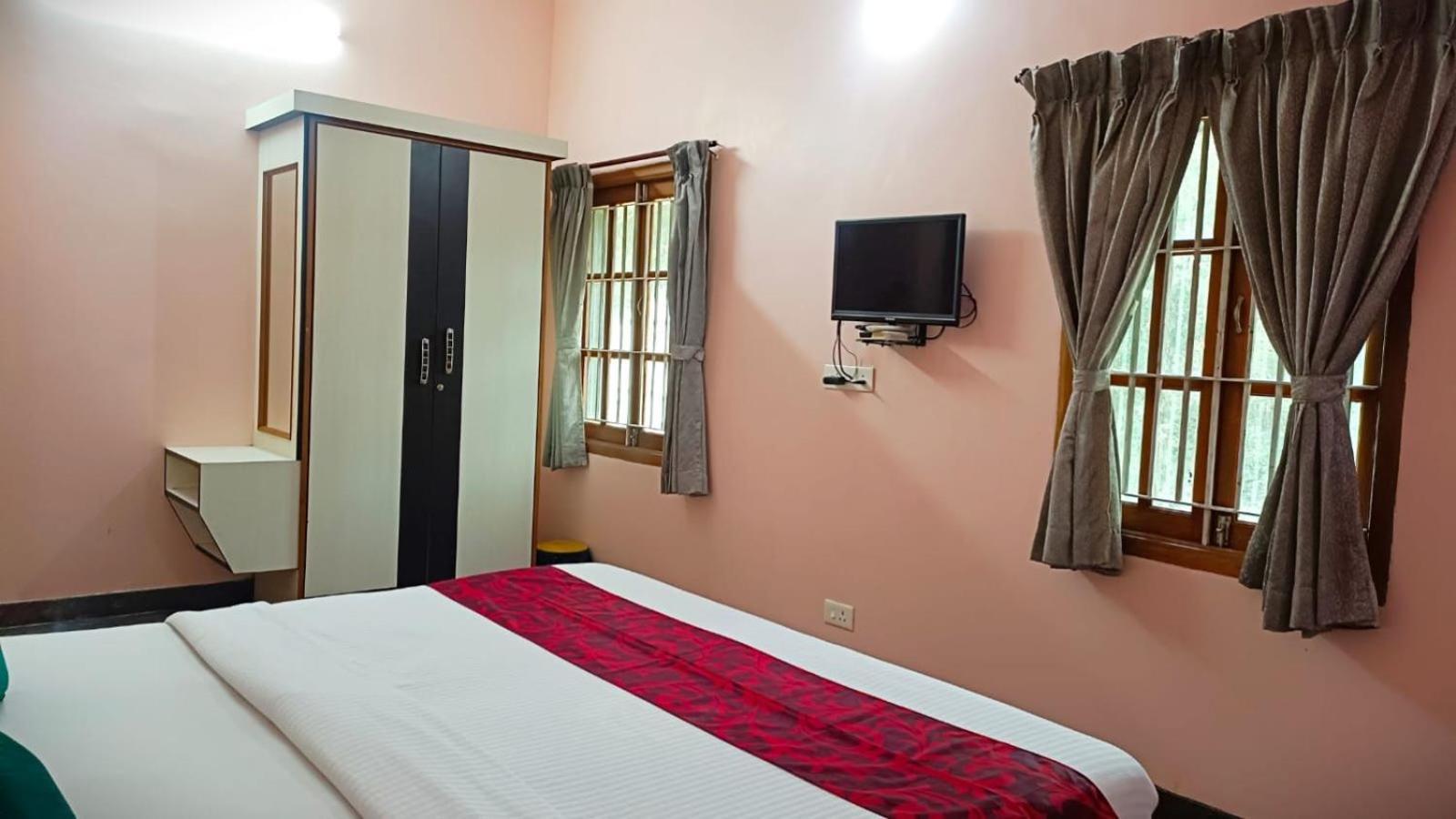 Royal Garden Yercaud Hotell Exteriör bild